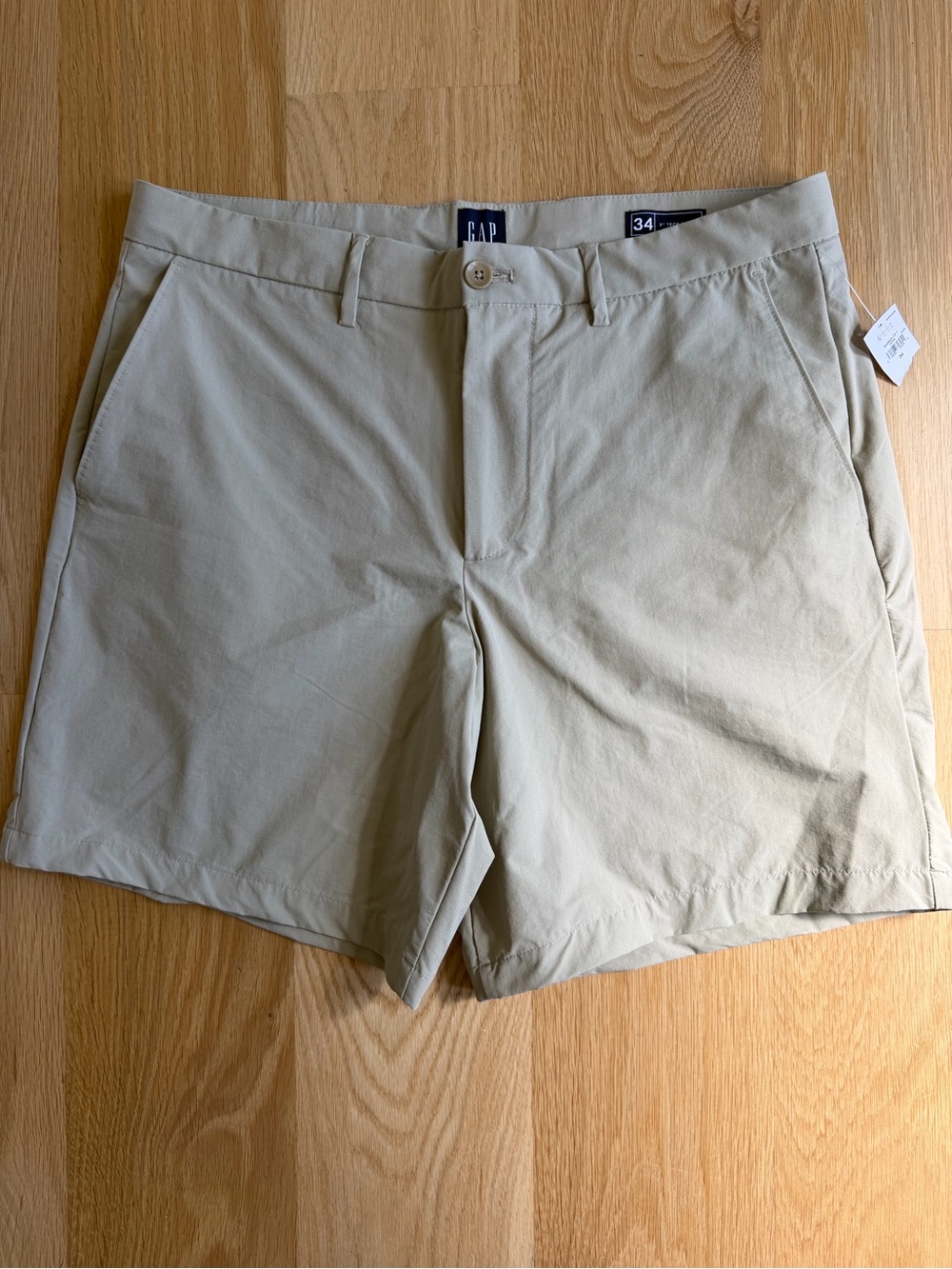GAP Men’s 8” Tech Shorts Khaki NWT